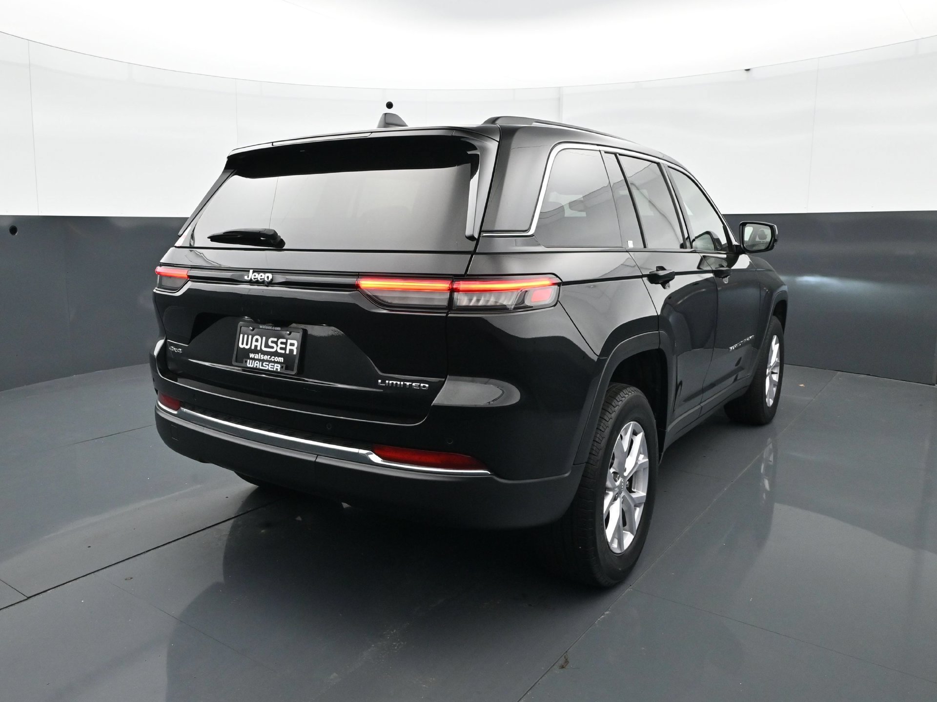 Used 2022 Jeep Grand Cherokee Limited AWD/4WD image 6