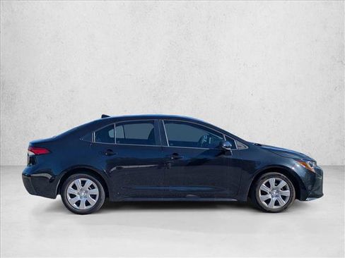 Used 2020 Toyota Corolla LE image 3