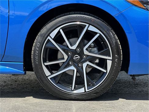 Used 2025 Nissan Sentra SR FWD image 28