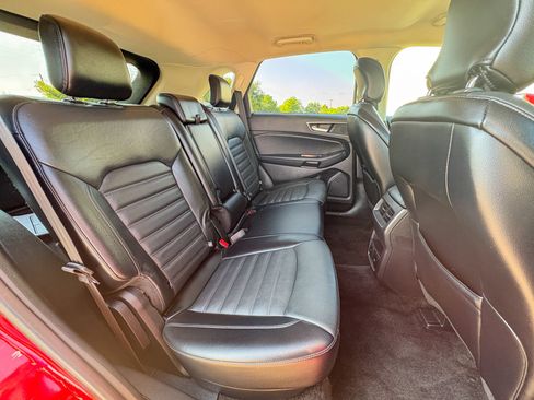 Used 2018 Ford Edge SEL w/ Equipment Group 201A AWD/4WD image 28