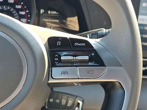 Certified 2023 Hyundai Elantra SE FWD image 18
