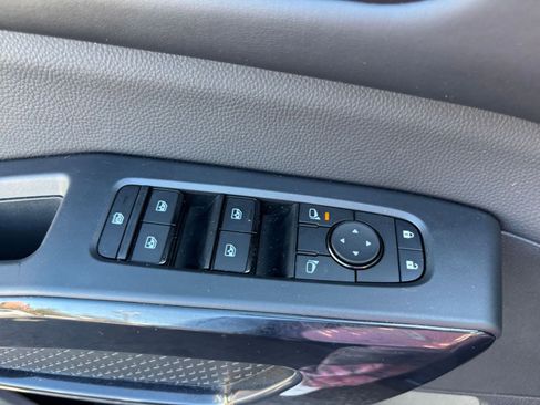 Used 2025 Nissan Pathfinder SV image 20