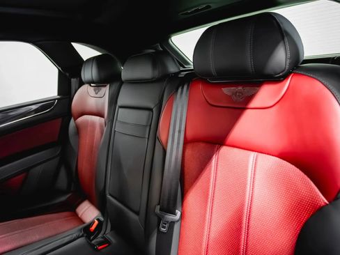 Used 2019 Bentley Bentayga image 30