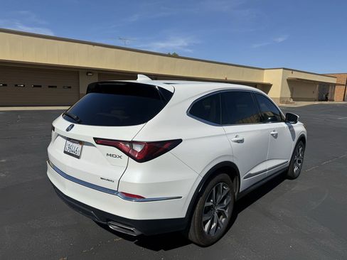 Used 2023 Acura MDX SH-AWD image 7