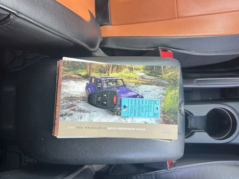 Used 2018 Jeep Wrangler Unlimited Sahara AWD/4WD image 19