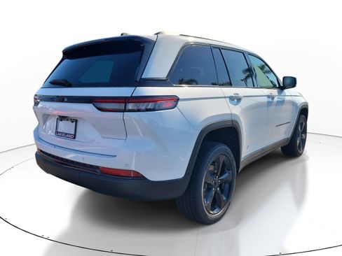 New 2025 Jeep Grand Cherokee Altitude image 6