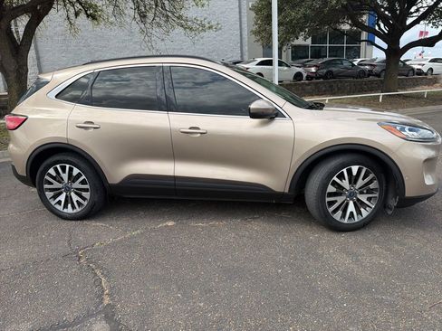 Used 2020 Ford Escape Titanium image 2