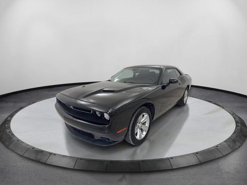 Used 2023 Dodge Challenger SXT RWD image 1