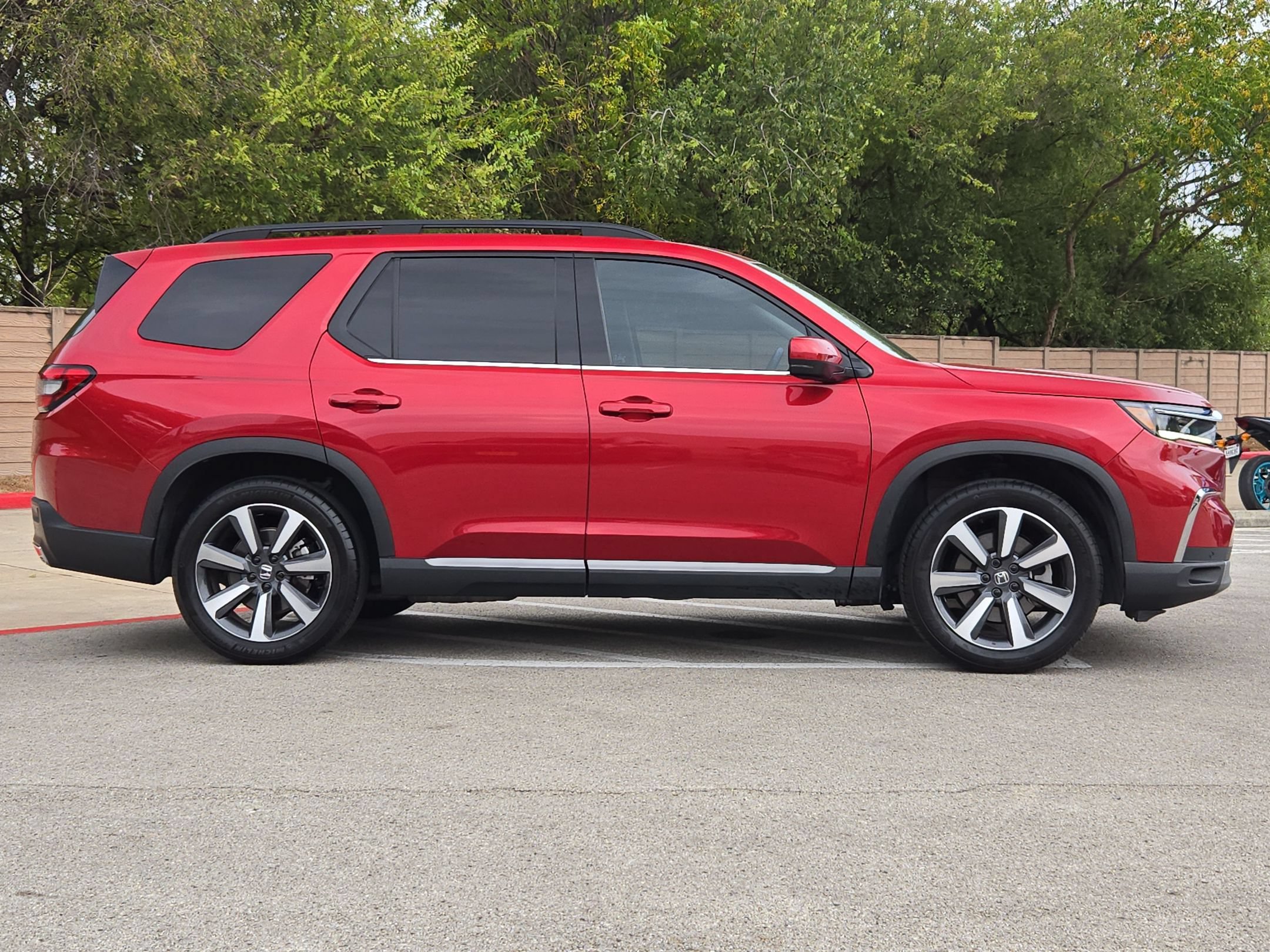 Certified 2024 Honda Pilot Touring image 2