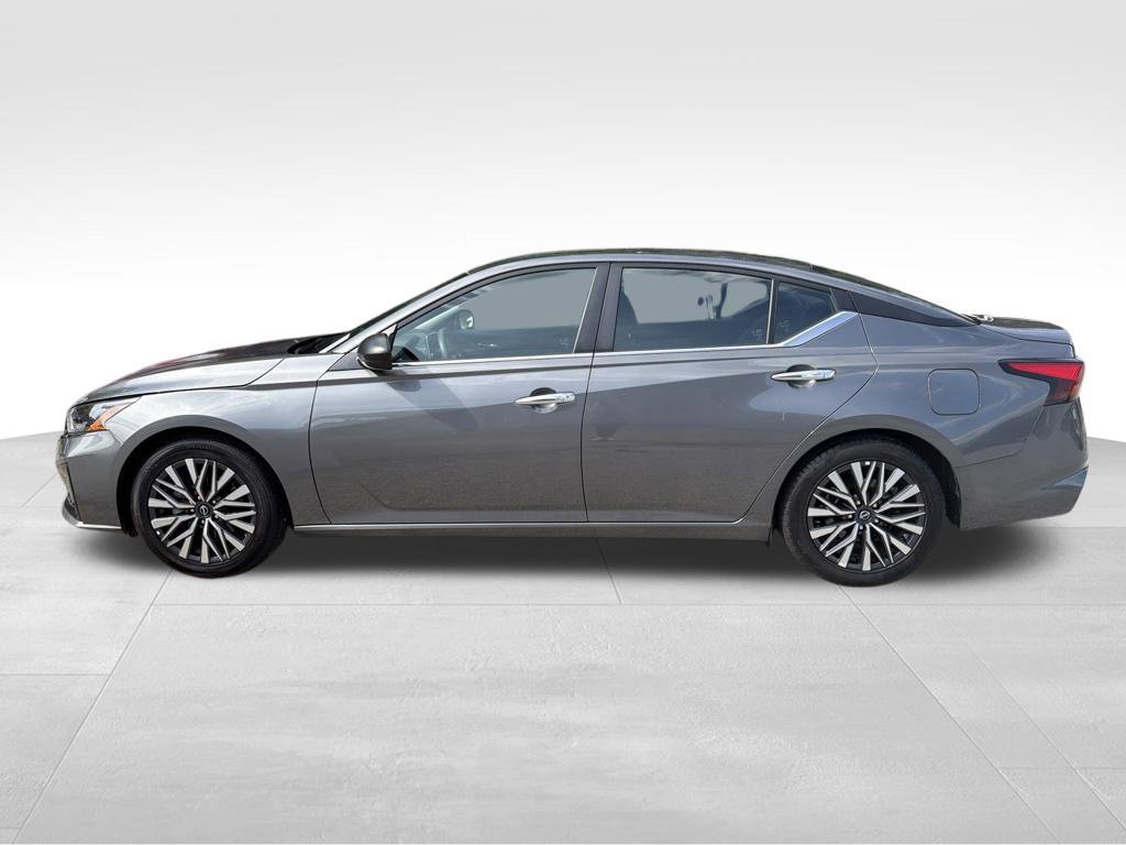 Used 2025 Nissan Altima 2.5 SV FWD image 42