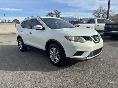 Used 2014 Nissan Rogue SV w/ SV Family Package image 2