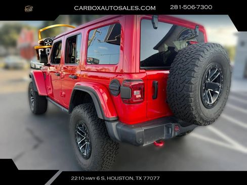 Used 2025 Jeep Wrangler Unlimited Rubicon AWD/4WD image 3