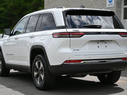 Used 2023 Jeep Grand Cherokee 4WD 4xe image 5