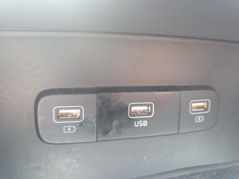 Certified 2024 Kia Carnival LX FWD image 19