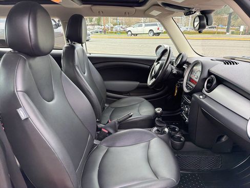 Used 2011 MINI Cooper Hardtop image 16