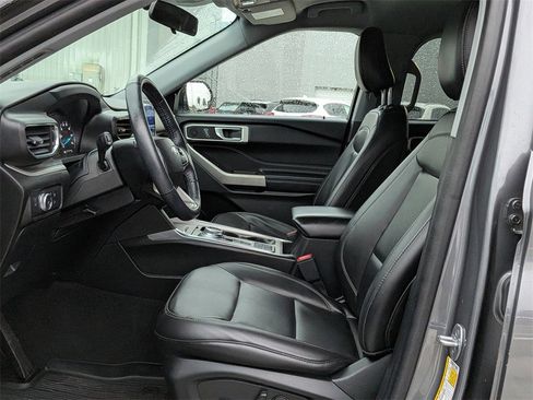 Used 2022 Ford Explorer XLT w/ Equipment Group 202A image 12