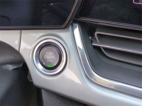 Certified 2025 Chevrolet Trax LT image 17