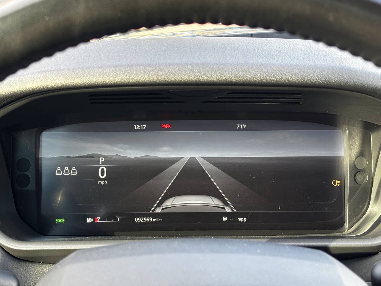 Used 2018 Land Rover Discovery HSE AWD/4WD image 22