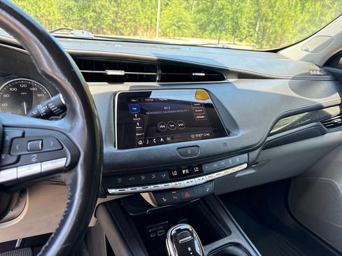 Used 2020 Cadillac XT4 Premium Luxury w/ Cold Weather Package FWD image 14
