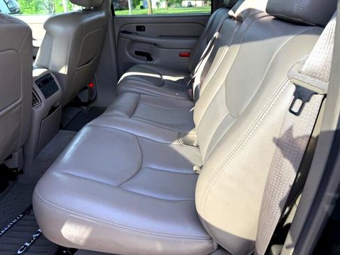 Used 2005 GMC Sierra 3500 SLT w/ Heavy-Duty Power Package image 27