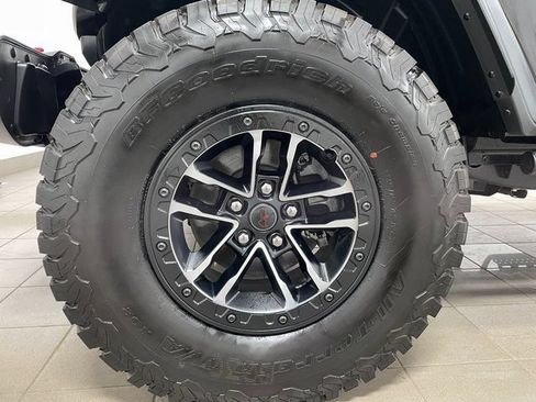 Used 2024 Jeep Wrangler Unlimited Rubicon w/ XTREMEE 35" Tire Package AWD/4WD image 8