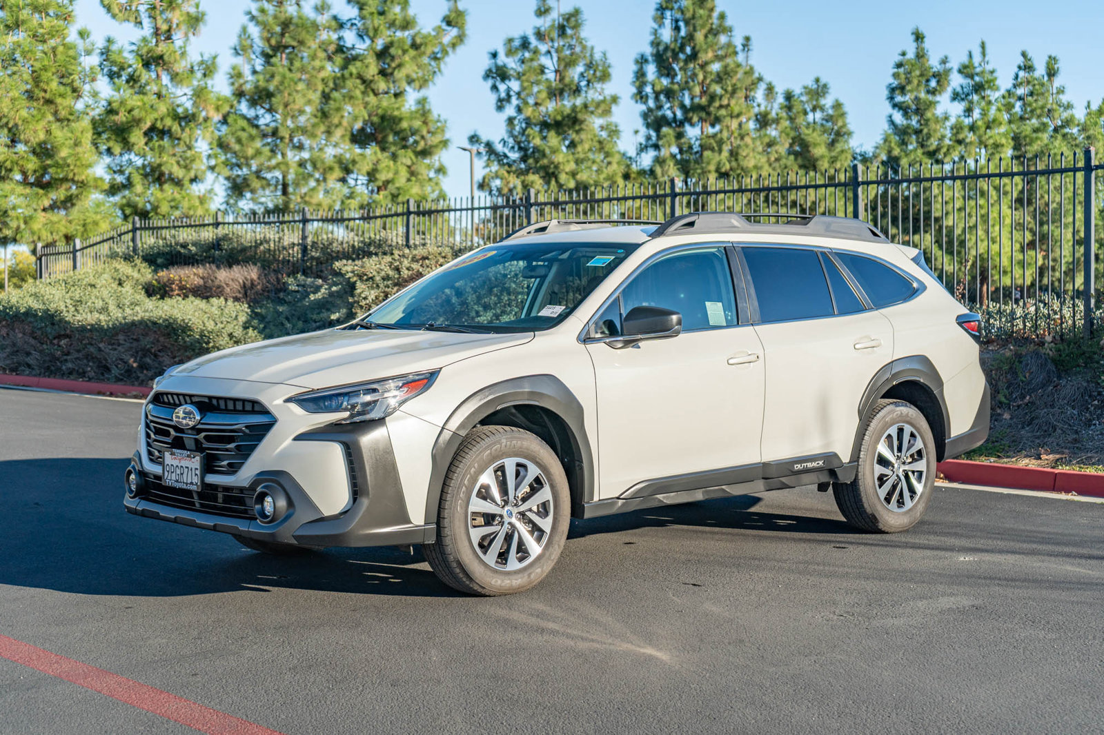 Used 2025 Subaru Outback AWD/4WD image 3