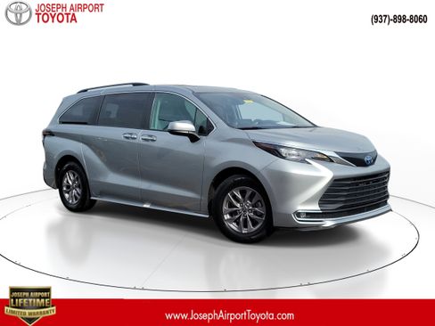 Used 2024 Toyota Sienna XLE FWD image 1