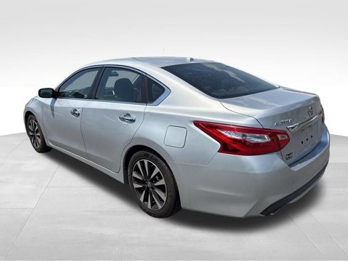 Used 2017 Nissan Altima 2.5 SV FWD image 3