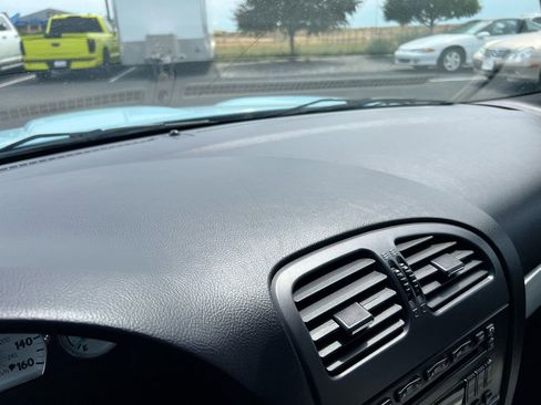 Used 2003 Ford Thunderbird image 29