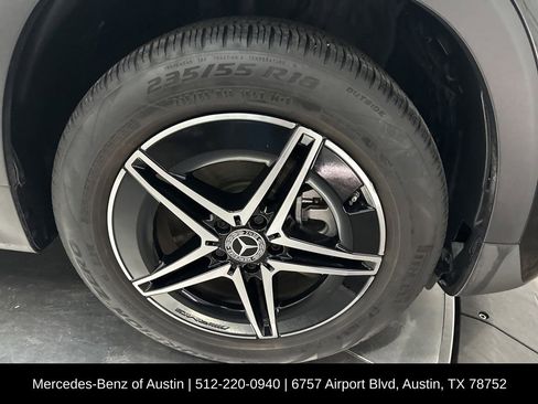 Used 2024 Mercedes-Benz EQB 300 4MATIC image 10