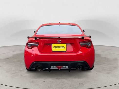 Used 2018 Toyota 86 RWD image 4