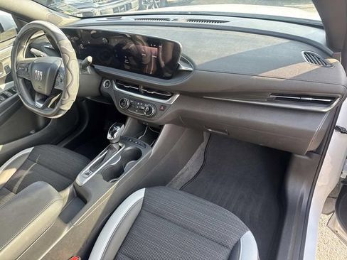 Used 2024 Buick Envista Preferred image 16