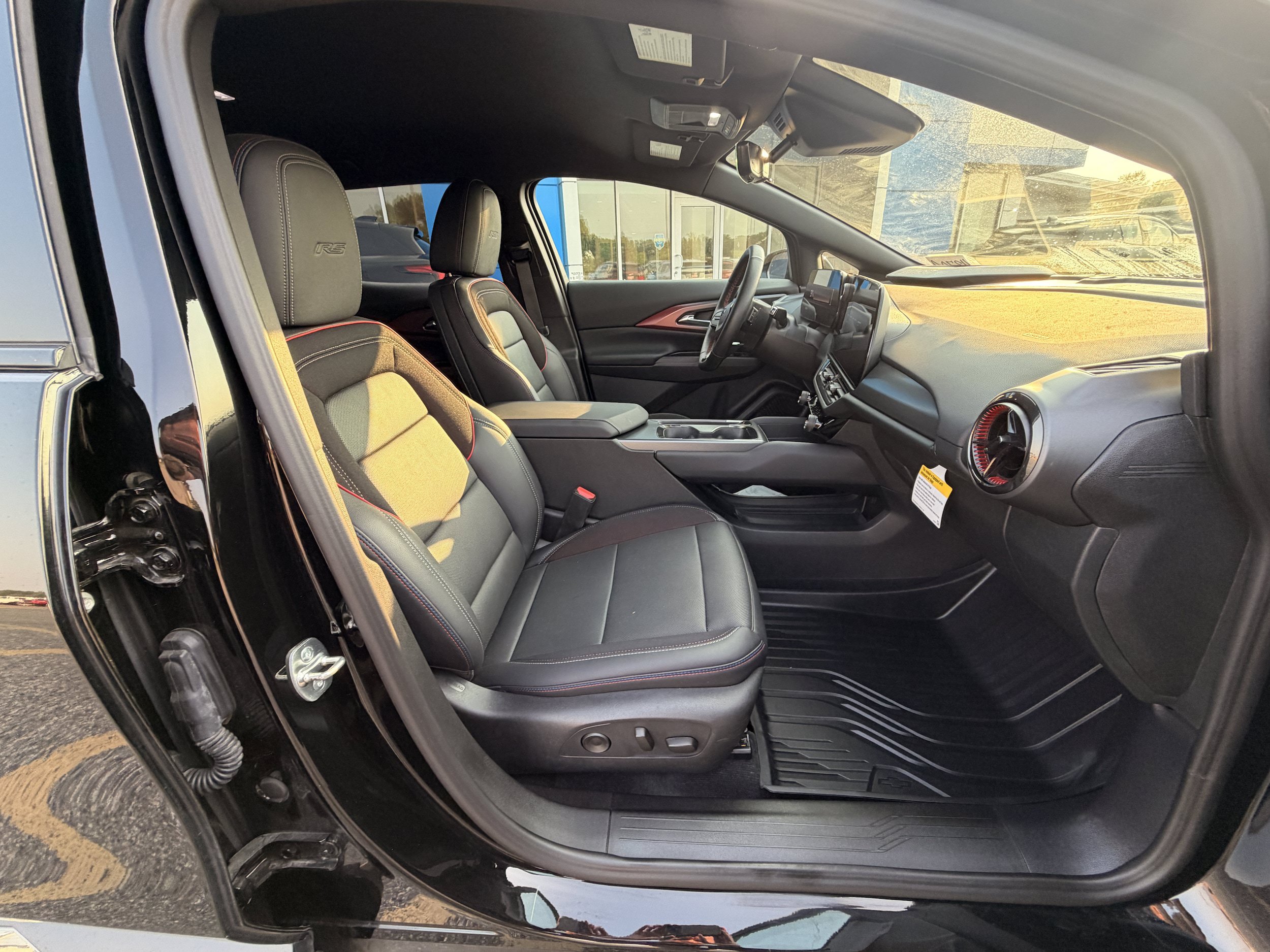 Used 2025 Chevrolet Equinox EV RS w/ Convenience Package II AWD/4WD image 5