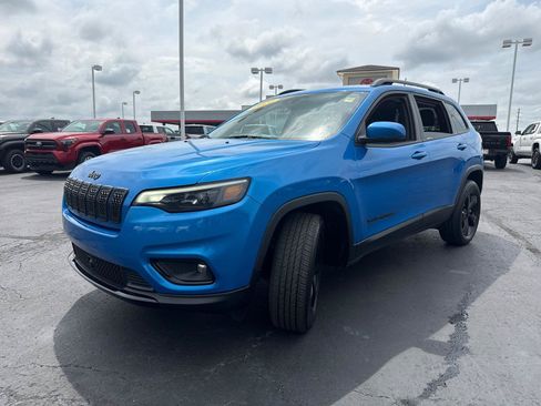 Used 2021 Jeep Cherokee Latitude Plus AWD/4WD image 4