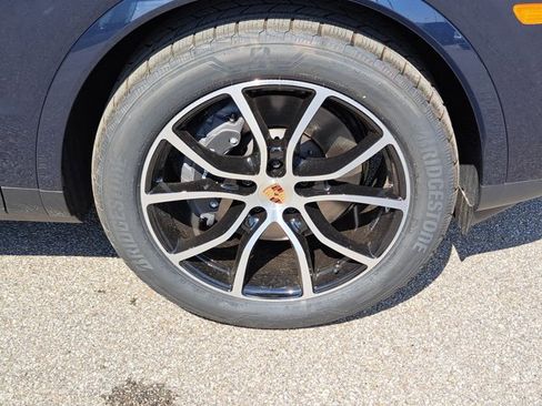 Used 2025 Porsche Cayenne image 11