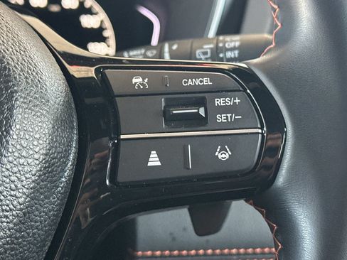 Used 2025 Honda Pilot Sport image 25