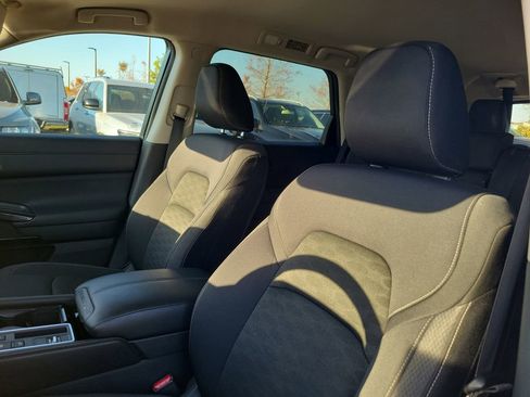 Used 2025 Nissan Pathfinder SV FWD image 20