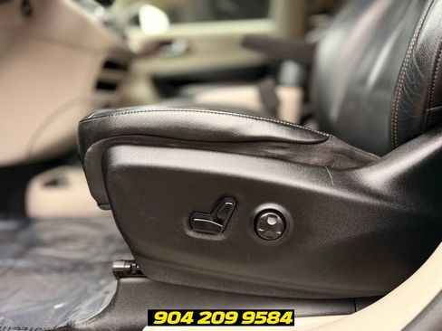 Used 2019 Chrysler Pacifica Touring-L FWD image 11
