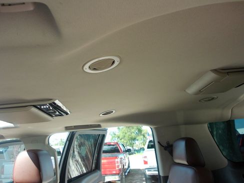 Used 2017 Chevrolet Suburban Premier RWD image 29