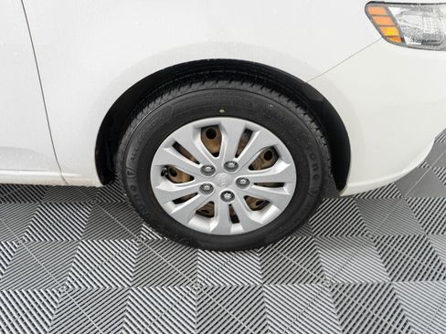 Used 2010 Kia Forte EX image 29