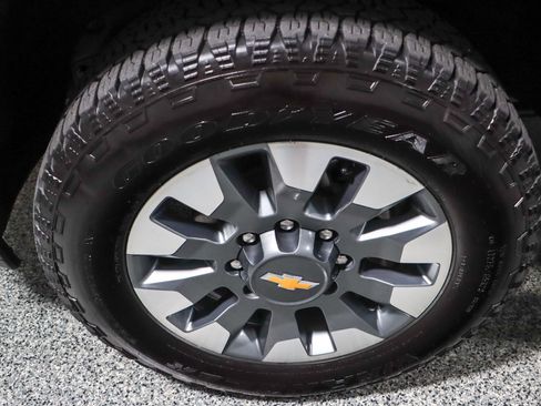 Used 2022 Chevrolet Silverado 2500 Custom w/ Custom Value Package image 11