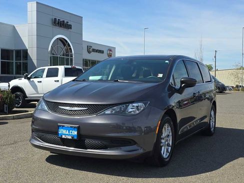 Used 2022 Chrysler Voyager LX FWD image 1