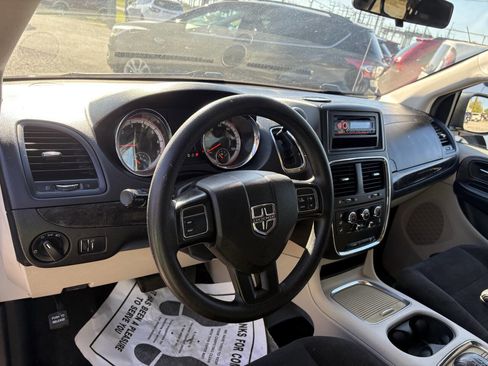 Used 2016 Dodge Grand Caravan SXT image 25