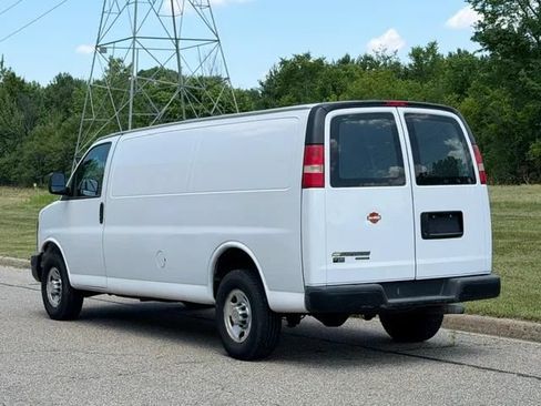 Used 2012 Chevrolet Express 2500 Extended RWD image 18