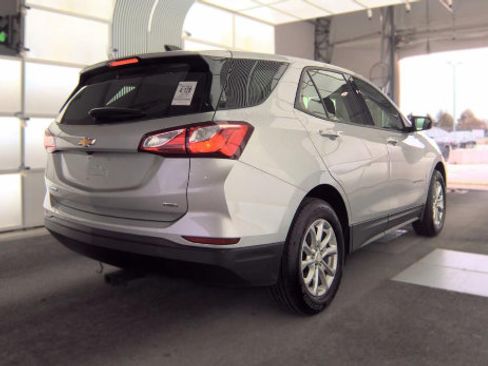 Used 2019 Chevrolet Equinox LS AWD/4WD image 4