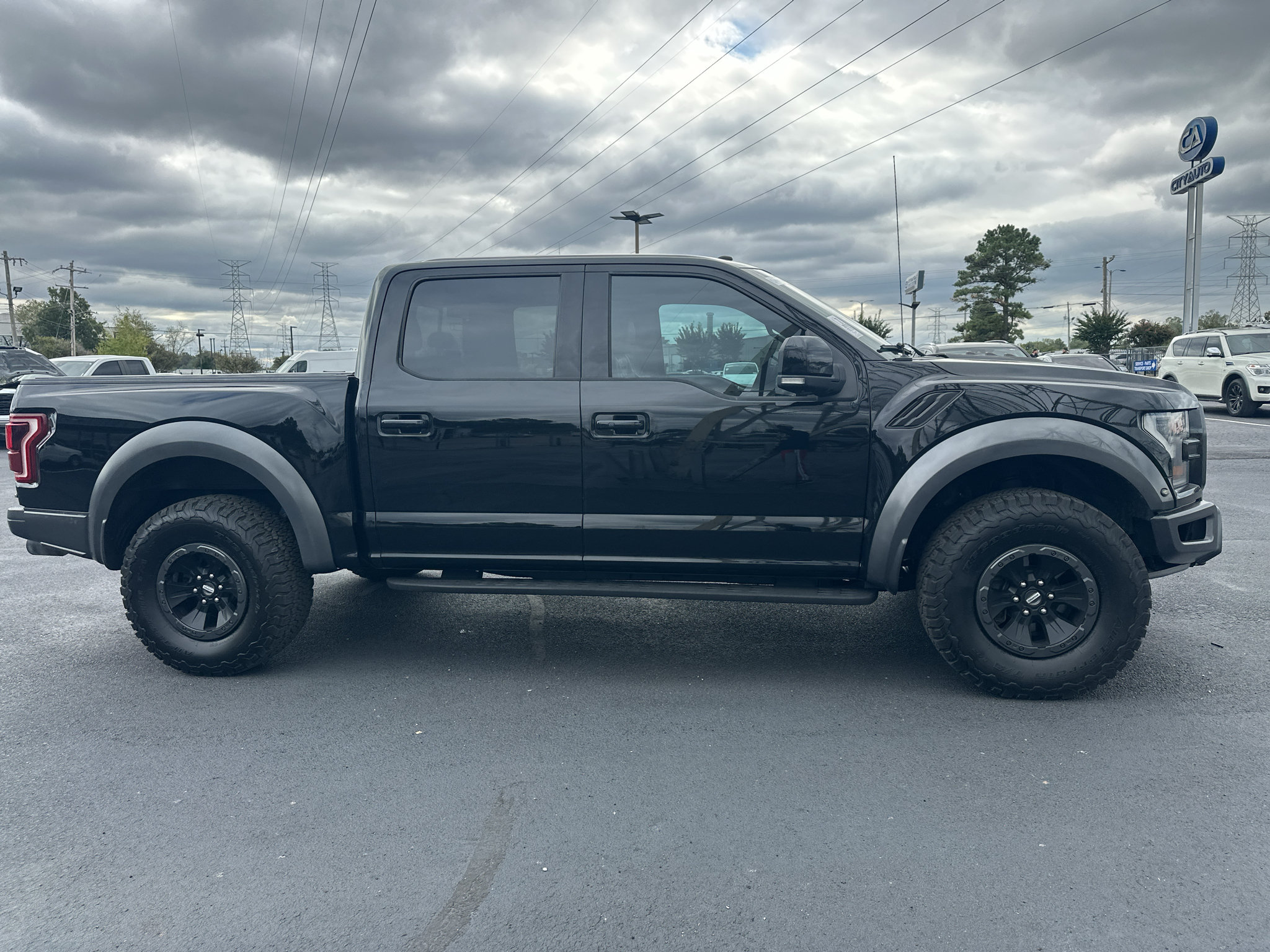 Used 2018 Ford F150 Raptor w/ Equipment Group 802A Luxury AWD/4WD image 22