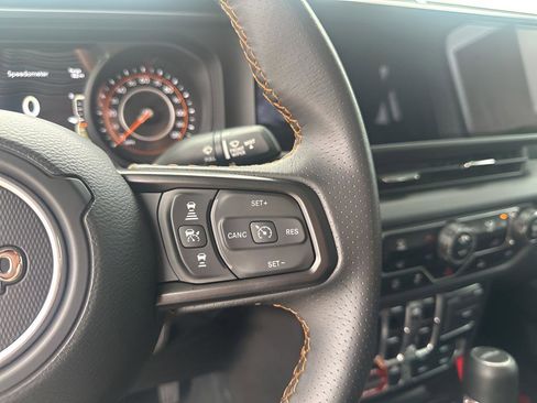 Certified 2024 Jeep Gladiator Mojave image 30