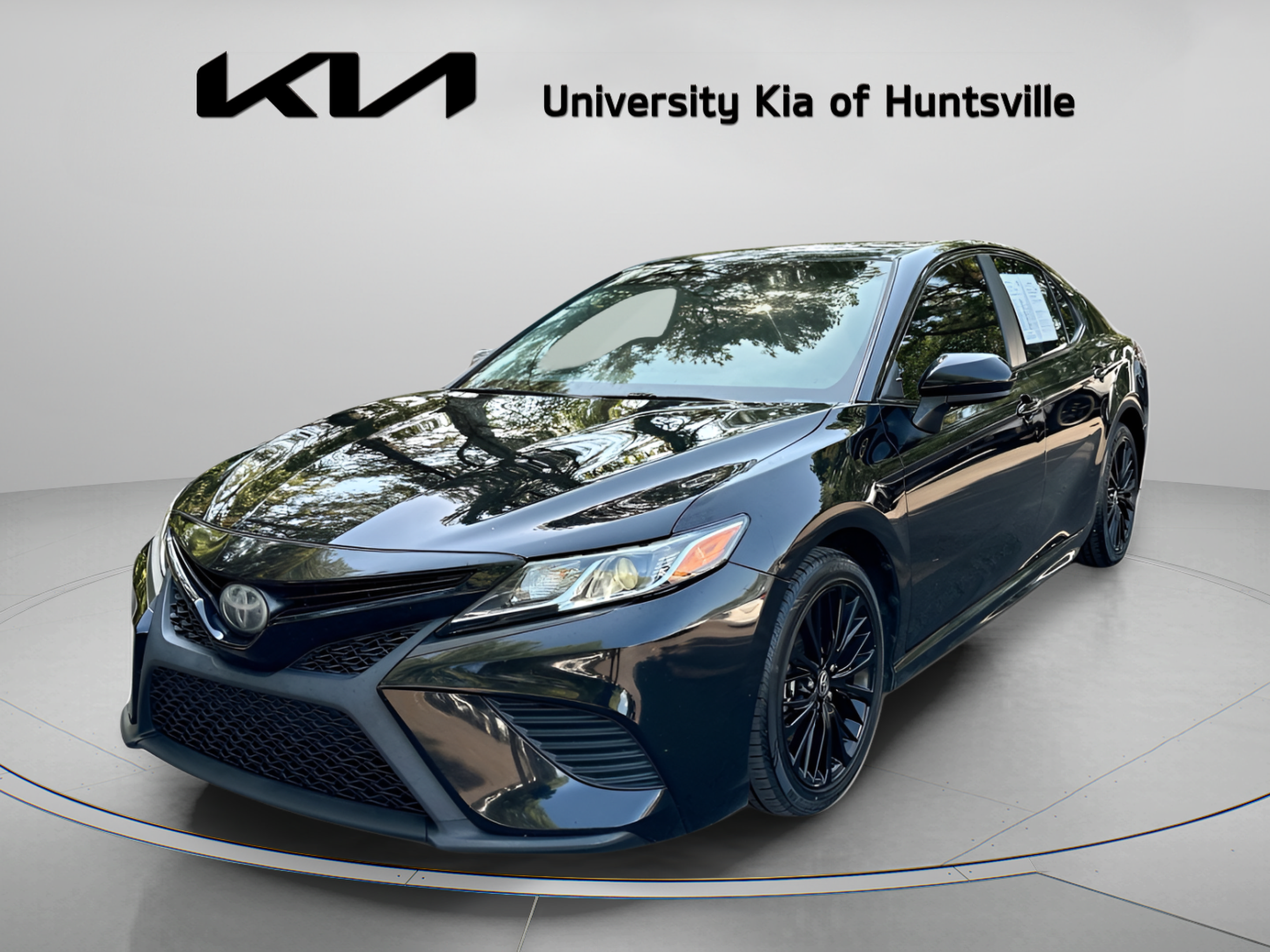 Used 2020 Toyota Camry SE FWD image 4