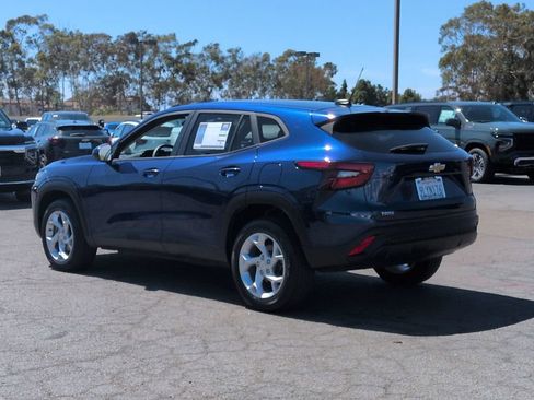 Used 2024 Chevrolet Trax LS w/ LS Convenience Package FWD image 6
