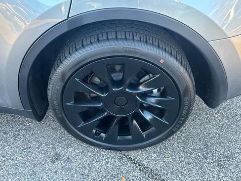Used 2025 Tesla Model Y Long Range image 42
